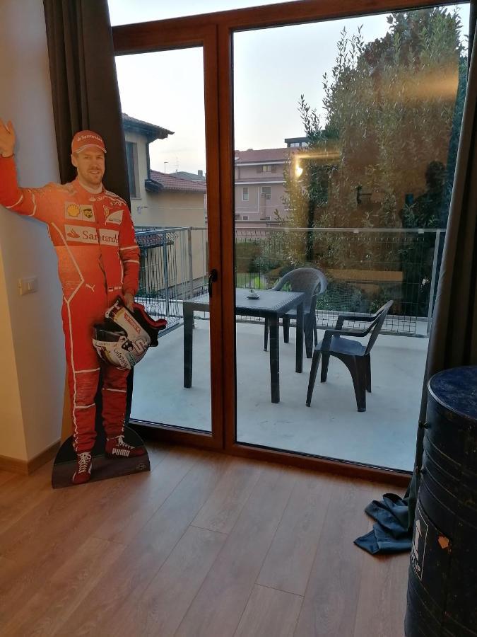 Готель Ferrari Formula 1 Оріо-аль-Серіо Екстер'єр фото